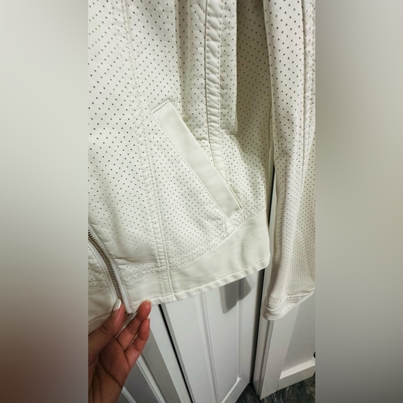 White leather jacket - Picture 4 of 11